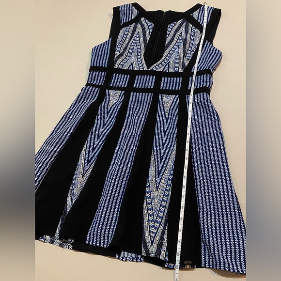 Stunning BCBGMaxAzria dress - Picture 9 of 11